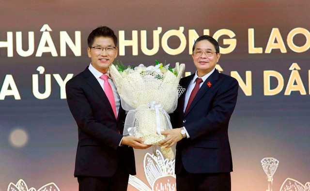 Phó Chủ tịch Quốc hội Nguyễn Đức Hải chúc mừng Công ty SamSung Việt Nam Thái Nguyên. Phó Chủ tịch Quốc hội Nguyễn Đức Hải chúc mừng Công ty SamSung Việt Nam Thái Nguyên.