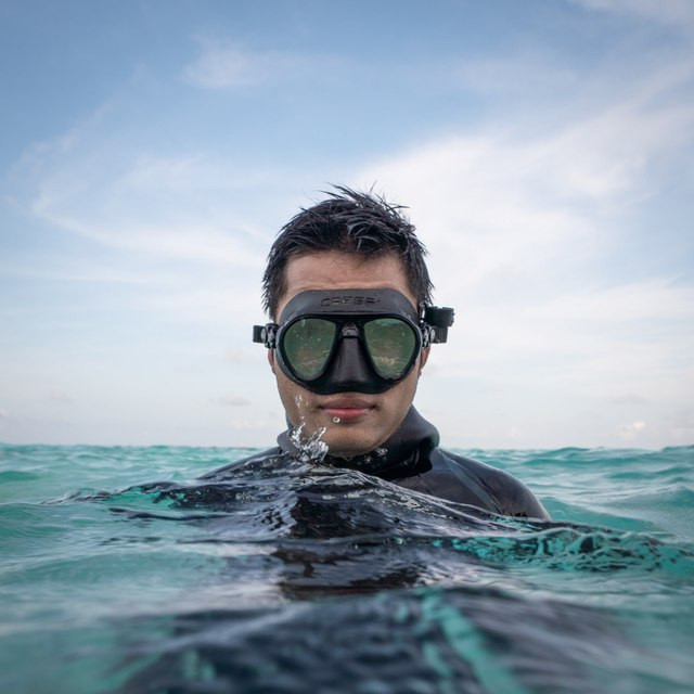 Nguyễn Ngọc Thiện (35 tuổi, đang sinh sống và làm việc tại TP.HCM) có đam mê chụp ảnh dưới nước, thành danh với &quot;lối đi riêng&quot; này khi đạt nhiều giải thưởng và trưng bày ảnh ở các cuộc thi quốc tế danh giá. Ảnh: N.N.T