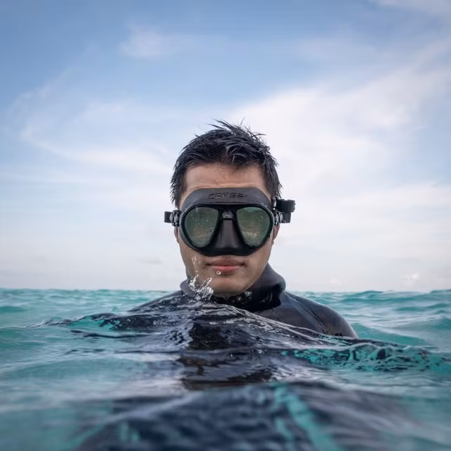 Nguyễn Ngọc Thiện (35 tuổi, đang sinh sống và làm việc tại TP.HCM) có đam mê chụp ảnh dưới nước, thành danh với "lối đi riêng" này khi đạt nhiều giải thưởng và trưng bày ảnh ở các cuộc thi quốc tế danh giá. Ảnh: N.N.T