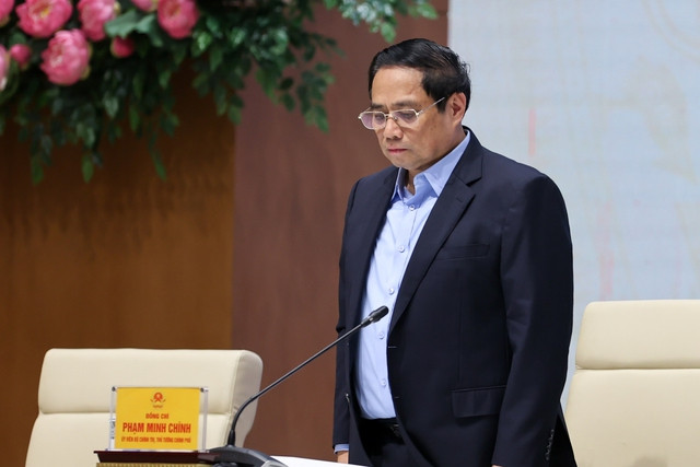 Lãnh đạo Chính phủ mặc niệm tưởng nhớ nạn nhân tử vong vụ cháy và lũ quét - Ảnh 1. Thủ tướng mặc niệm tưởng nhớ các nạn nhân vụ cháy chung cư mini tại Hà Nội và lũ quét ở Lào Cai. Ảnh: NHẬT BẮC