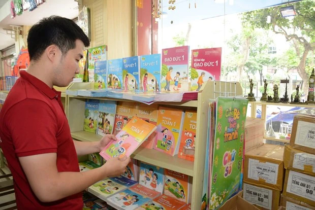 Chính phủ yêu cầu Bộ Giáo dục và Đào tạo đề xuất phương án, báo cáo Chính phủ trình Quốc hội việc tổ chức biên soạn một bộ sách giáo khoa trong năm 2025. (PV/Vietnam+) Chính phủ yêu cầu Bộ Giáo dục và Đào tạo đề xuất phương án, báo cáo Chính phủ trình Quốc hội việc tổ chức biên soạn một bộ sách giáo khoa trong năm 2025. (PV/Vietnam+)