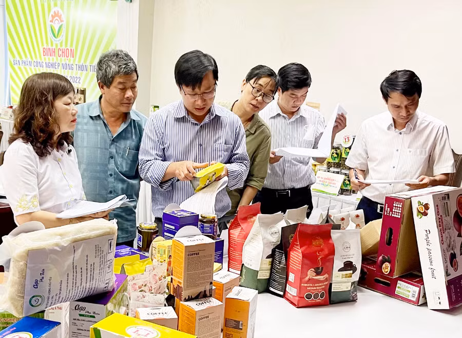 Việc bình chọn sản phẩm CNNT tiêu biểu nhằm phát hiện và tôn vinh các sản phẩm có chất lượng, có giá trị sử dụng cao để hỗ trợ phát triển sản xuất, tiêu thụ. Ảnh: Vũ Thảo