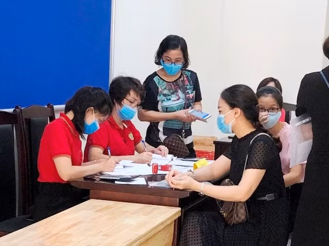 Một số địa phương quy định chi tiết các khoản được thu và không được thu, đồng thời nhấn mạnh sẽ "xử lý nghiêm" vi phạm về thu chi