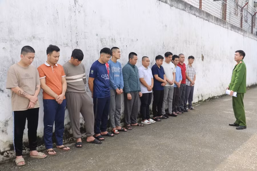 Các đối tượng trong chuyên án bị bắt giữ. (Ảnh: TTXVN phát) Các đối tượng trong chuyên án bị bắt giữ. (Ảnh: TTXVN phát)