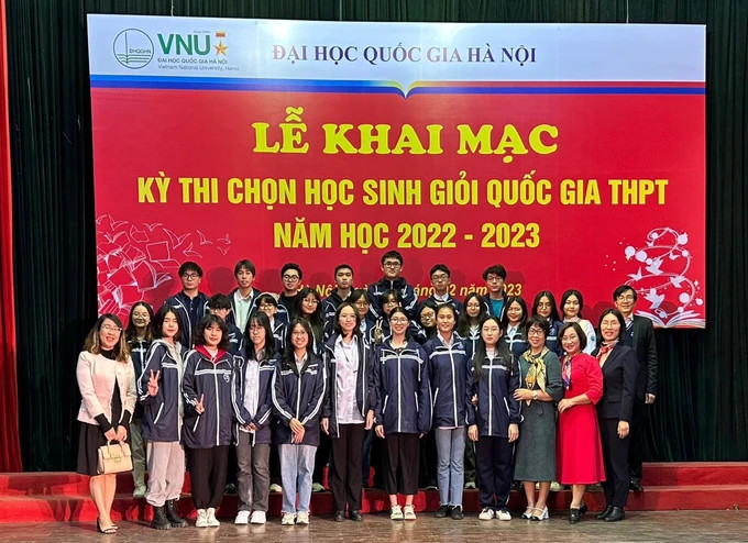 Các em học sinh Trường THPT chuyên Ngoại ngữ (Hà Nội) dự lễ khai mạc kỳ thi học sinh giỏi quốc gia THPT năm học 2022-2023.