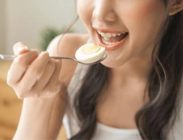 Ăn trứng làm tăng các chất dinh dưỡng có lợi và không ảnh hưởng tiêu cực đến bệnh tim hoặc tiểu đường. Ảnh: Shutterstock