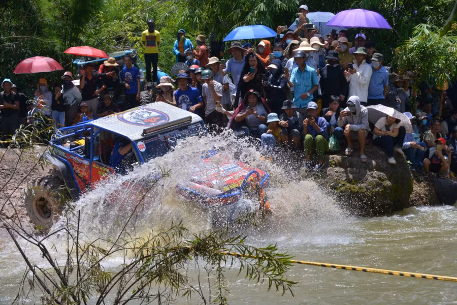 Giải đua xe địa hình “Thử thách vượt đại ngàn - Buôn Đôn 2023” thu hút đông đảo du khách. Ảnh: Vũ Duy Thương
