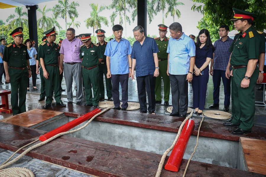 Chủ tịch nước Tô Lâm kiểm tra công tác chuẩn bị nơi yên nghỉ của Tổng Bí thư Nguyễn Phú Trọng, ngày 24-7.