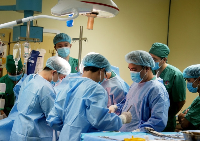 Ca phẫu thuật lấy tạng được triển khai bởi nhiều ekip khác nhau, phối hợp chặt chẽ trong suốt thời gian phẫu thuật. Ca phẫu thuật lấy tạng được triển khai bởi nhiều ekip khác nhau, phối hợp chặt chẽ trong suốt thời gian phẫu thuật.