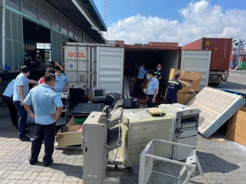 Kho hàng lậu của Hoàng Duy Tiến bị lực lượng chức năng phát hiện. Ảnh: CACC Kho hàng lậu của Hoàng Duy Tiến bị lực lượng chức năng phát hiện. Ảnh: CACC