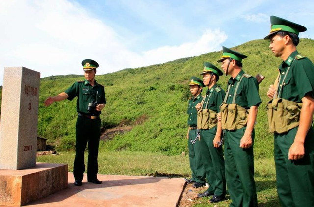 Mốc 3 thuộc địa bàn xã Sín Thầu, huyện Mường Nhé, tỉnh Điện Biên là một trong những cột mốc đầu tiên trên tuyến biên giới Việt Nam - Trung Quốc. Ảnh: Biên phòng Việt Nam Mốc 3 thuộc địa bàn xã Sín Thầu, huyện Mường Nhé, tỉnh Điện Biên là một trong những cột mốc đầu tiên trên tuyến biên giới Việt Nam - Trung Quốc. Ảnh: Biên phòng Việt Nam