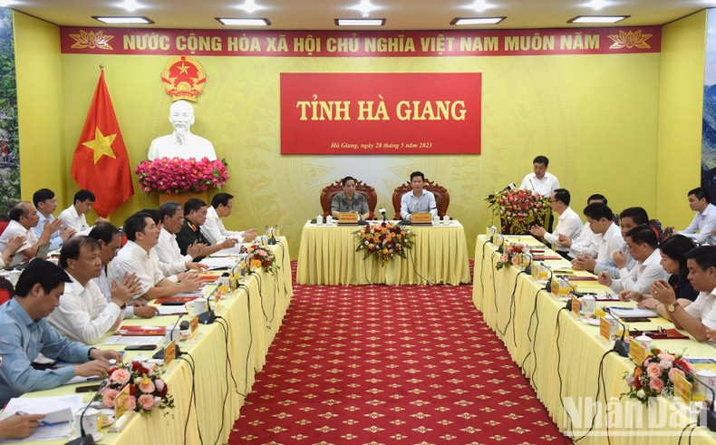 Quang cảnh buổi làm việc của Thủ tướng Phạm Minh Chính với Ban Thường vụ Tỉnh ủy Hà Giang. (Ảnh: Trần Hải/NDO) Quang cảnh buổi làm việc của Thủ tướng Phạm Minh Chính với Ban Thường vụ Tỉnh ủy Hà Giang. (Ảnh: Trần Hải/NDO)