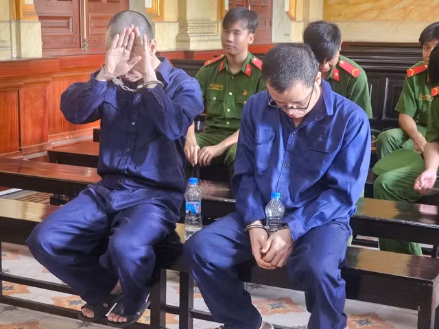 Các bị cáo Lần lượt Huỳnh Thanh Thuận, Phạm Đỗ Nhật Duy tại toà
