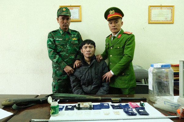 Đối tượng Nguyễn Hồng Sơn bị bắt giữ cùng tang vật.