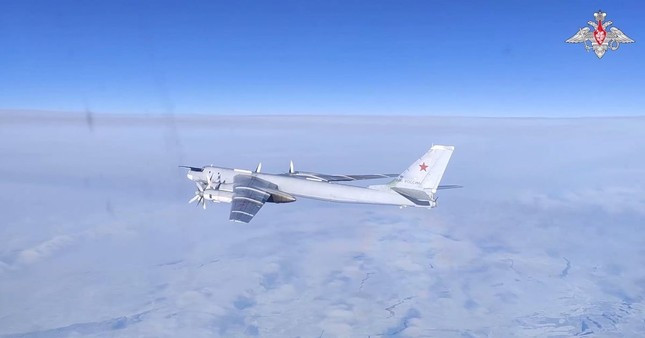 Máy bay ném bom chiến lược Tu-95MS của Nga. (Ảnh: Bộ Quốc phòng Nga) Máy bay ném bom chiến lược Tu-95MS của Nga. (Ảnh: Bộ Quốc phòng Nga)