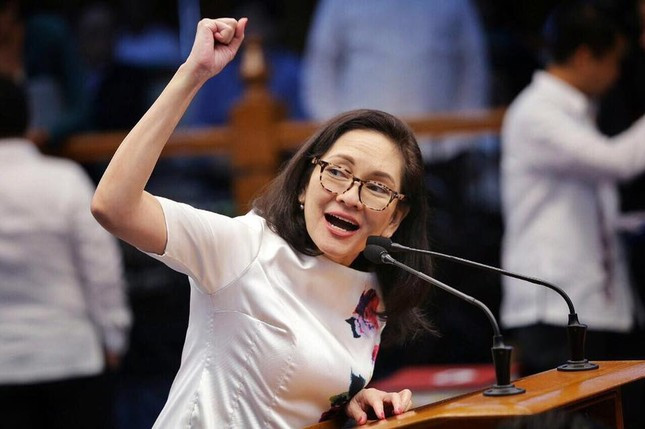 Bà Risa Hontiveros. Bà Risa Hontiveros.