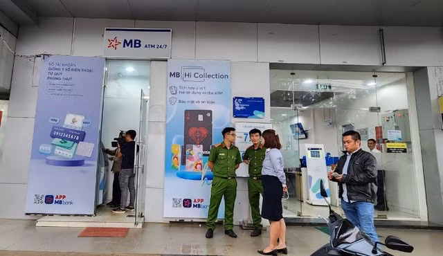 Trụ ATM nơi ông Nhơn bất ngờ thấy 37 triệu đồng chui ra. Ảnh: CTV Trụ ATM nơi ông Nhơn bất ngờ thấy 37 triệu đồng chui ra. Ảnh: CTV