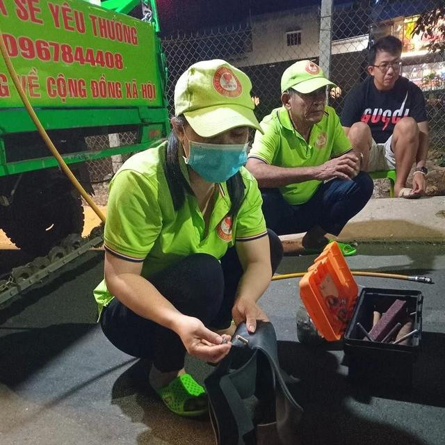 Chị Trần Huệ Viên là thành viên nữ duy nhất trong đội. ẢNH: DUY TÂN Chị Trần Huệ Viên là thành viên nữ duy nhất trong đội. ẢNH: DUY TÂN