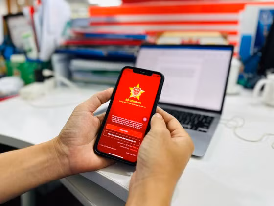 Cảnh giác với người lạ gọi điện kích hoạt dùm định danh điện tử mức 2. Ảnh: TRUNG DŨNG