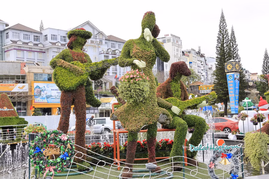 Đà Lạt vừa chính thức gia nhập vào mạng lưới các thành phố sáng tạo âm nhạc nên rất nhiều hình tượng liên quan đến âm nhạc cũng được xây dựng để giới thiệu trong đợt kỷ niệm thành phố tròn 130 tuổi lần này Đà Lạt vừa chính thức gia nhập vào mạng lưới các thành phố sáng tạo âm nhạc nên rất nhiều hình tượng liên quan đến âm nhạc cũng được xây dựng để giới thiệu trong đợt kỷ niệm thành phố tròn 130 tuổi lần này