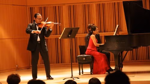 Hai nghệ sỹ Tăng Thành Nam và Quỳnh Nguyễn. (Nguồn: Ivce)