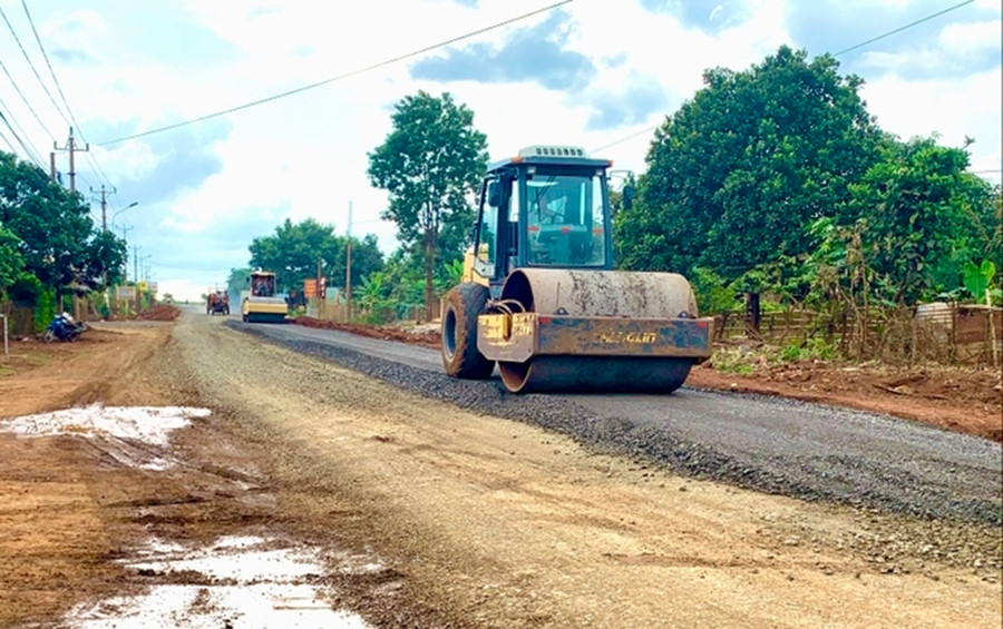 Trong bối cảnh khó khăn, đẩy mạnh giải ngân đầu tư công đóng vai trò quan trọng để thúc đẩy tăng trưởng, tạo việc làm sinh kế cho người dân, nâng cao đời sống của Nhân dân. Ảnh: Hà Duy Trong bối cảnh khó khăn, đẩy mạnh giải ngân đầu tư công đóng vai trò quan trọng để thúc đẩy tăng trưởng, tạo việc làm sinh kế cho người dân, nâng cao đời sống của Nhân dân. Ảnh: Hà Duy