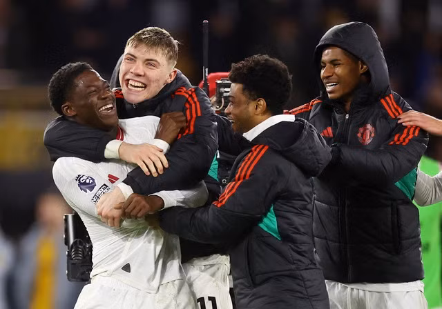 Mainoo như sống trong mơ khi lần đầu "nổ súng" giải Ngoại hạng