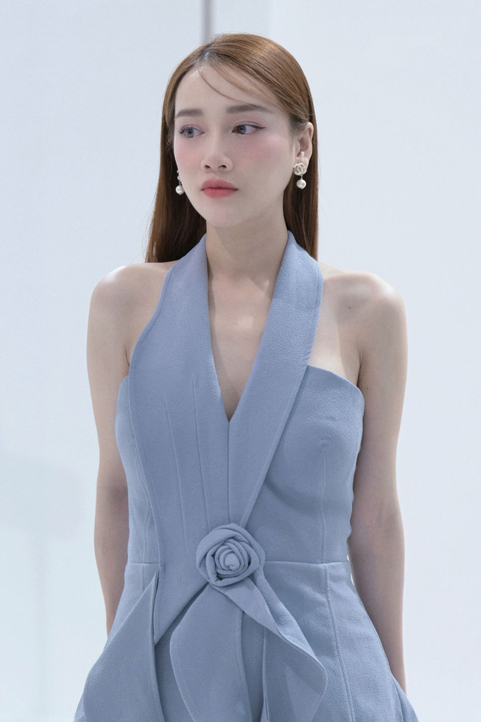 Nhã Phương tại buổi chụp ảnh áp-phích phim “Yêu trước ngày cưới”. (Ảnh do nhà sản xuất cung cấp)