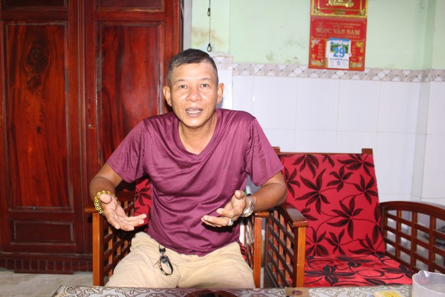 Phục thiện giang hồ: 'Đại ca' ra tù cảm hóa trẻ hư - Ảnh 5. Ông Lợi kể lại câu chuyện quá khứ lỗi lầm. Ảnh: QUANG VIÊN