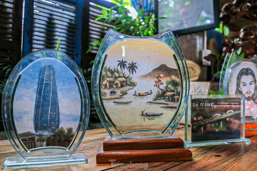 Những bức tranh của anh thường có chủ đề về cuộc sống nông thôn, phong cảnh thiên nhiên, và những hình ảnh truyền thống của quê hương. Những bức tranh của anh thường có chủ đề về cuộc sống nông thôn, phong cảnh thiên nhiên, và những hình ảnh truyền thống của quê hương.