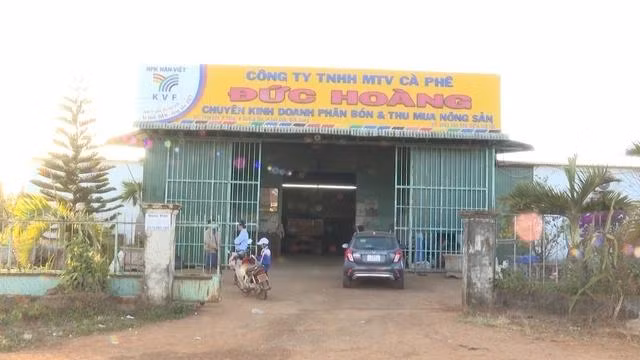 Thông tin từ cơ quan công an cơ sở thu mua cà phê tuyên bố phá sản. Ảnh C.T.V.