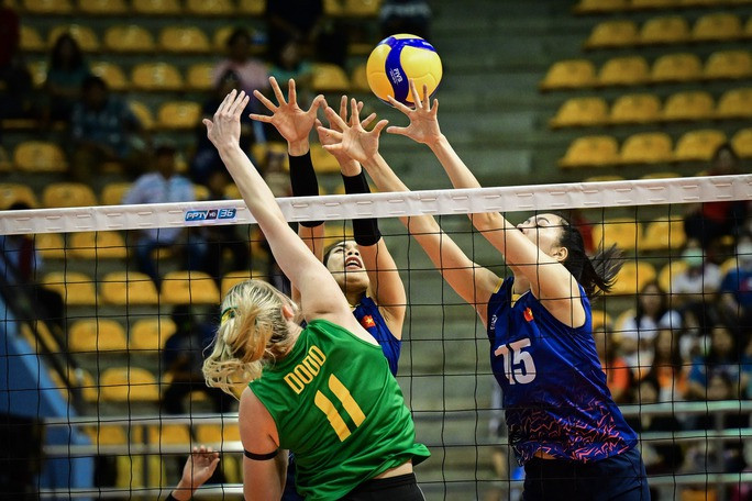 Tuyển Việt Nam lấn lướt đối thủ có chiều cao và thể lực vượt trội