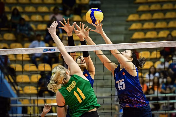 Tuyển Việt Nam lấn lướt đối thủ có chiều cao và thể lực vượt trội