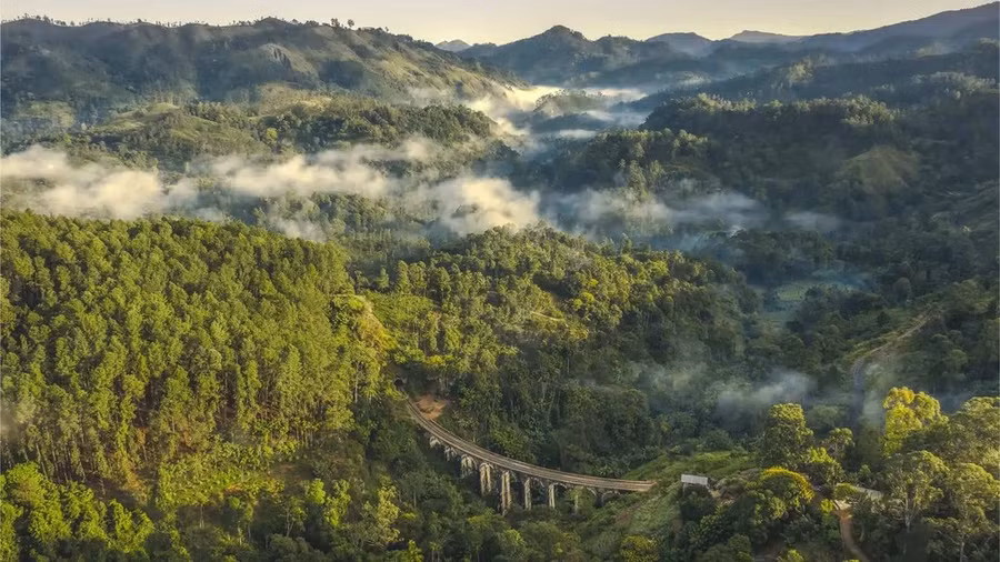 Cầu đường sắt Nine Arch, tuyến đường sắt từ thời thuộc địa hiện vẫn đang hoạt động. (Nguồn ảnh: Digitaltravelcouple)