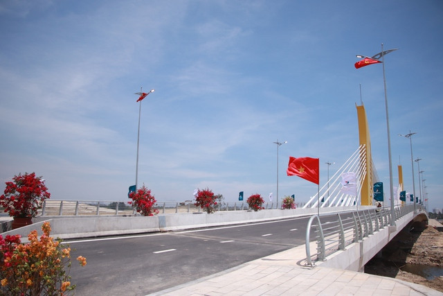 Cầu Ông Điền là một trong những dự án thành phần của dự án Nạo vét, thoát lũ khẩn cấp và chống xâm nhập mặn sông Cổ Cò - TP Hội An.