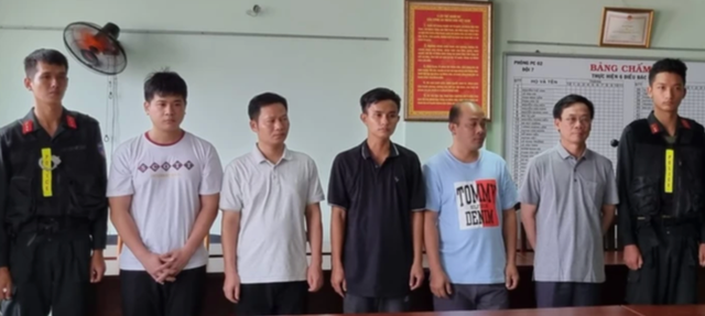 Ông Trần Kỳ Hình (thứ hai từ phải qua). Ông Trần Kỳ Hình (thứ hai từ phải qua).