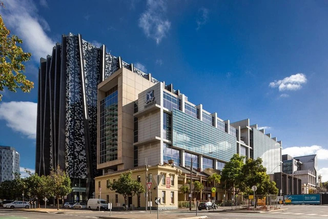 Khuôn viên một cơ sở của ĐH Melbourne. Ảnh: KHOA LÂM Khuôn viên một cơ sở của ĐH Melbourne. Ảnh: KHOA LÂM