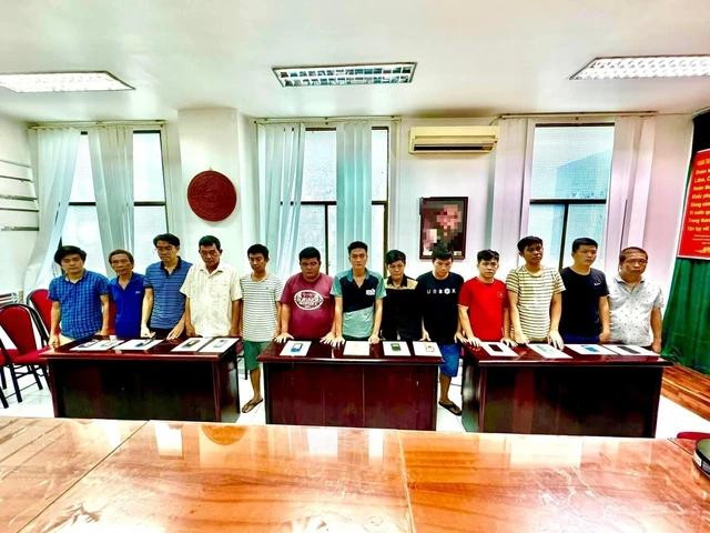 Nhóm người trong đường dây "Tổ chức đánh bạc và đánh bạc" bị Công an Q.12 triệt phá. ẢNH C.AN Nhóm người trong đường dây "Tổ chức đánh bạc và đánh bạc" bị Công an Q.12 triệt phá. ẢNH C.AN