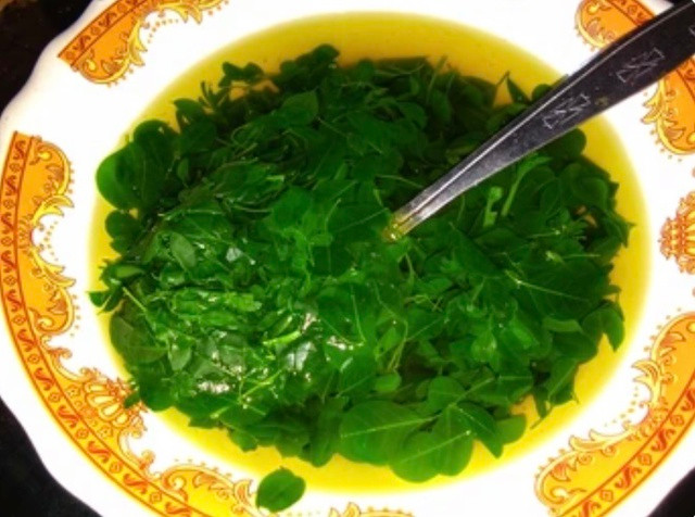 Chuyên gia: Ăn canh này hằng ngày sẽ rất tốt cho người bệnh tiểu đường - Ảnh 2. Lá chùm ngây có đặc tính giống như insulin trong việc giảm lượng đường trong máu, người bệnh tiểu đường nên nấu canh ăn hằng ngày. Ảnh: SHUTTERSTOCK