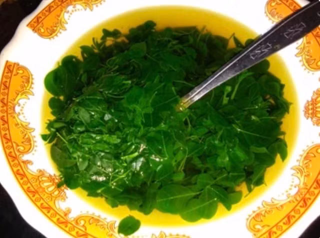 Lá chùm ngây có đặc tính giống như insulin trong việc giảm lượng đường trong máu, người bệnh tiểu đường nên nấu canh ăn hằng ngày. Ảnh: SHUTTERSTOCK