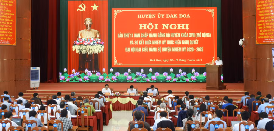Quang cảnh hội nghị Ban Chấp hành Đảng bộ huyện Đak Đoa. Ảnh: Thanh Nhật