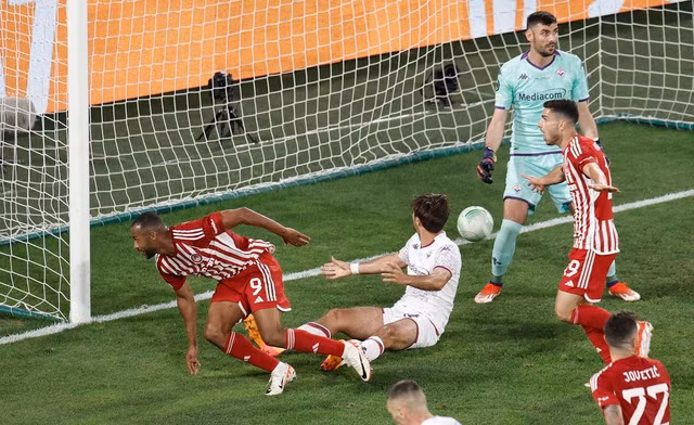 Pha băng cắt rồi đánh đầu ghi bàn của Ayaoub El-Kaabi (9).