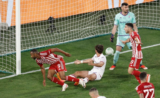 Pha băng cắt rồi đánh đầu ghi bàn của Ayaoub El-Kaabi (9). Pha băng cắt rồi đánh đầu ghi bàn của Ayaoub El-Kaabi (9).