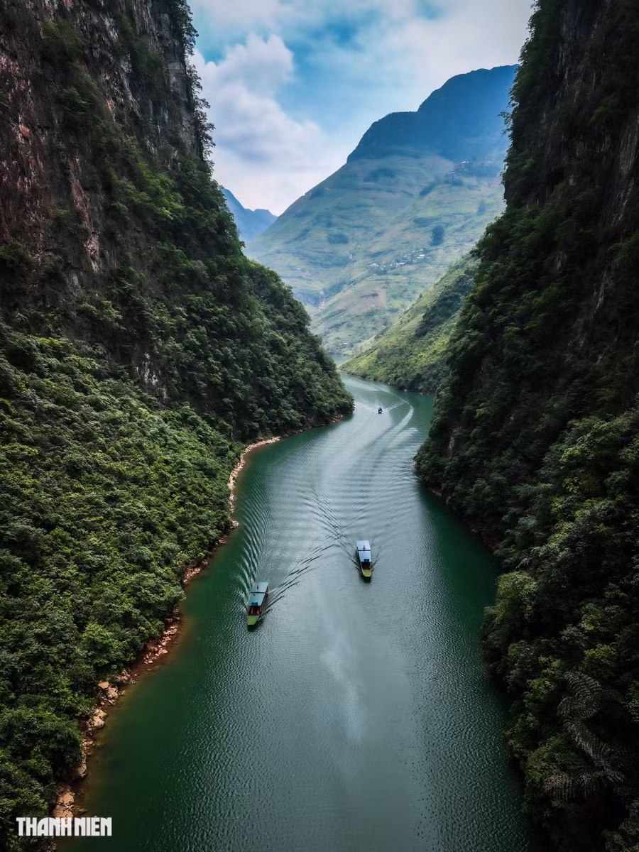 Hành trình như vậy mất khoảng 2 giờ, giá vé 120.000 đồng/người/lượt. Ảnh: ĐỘC LẬP