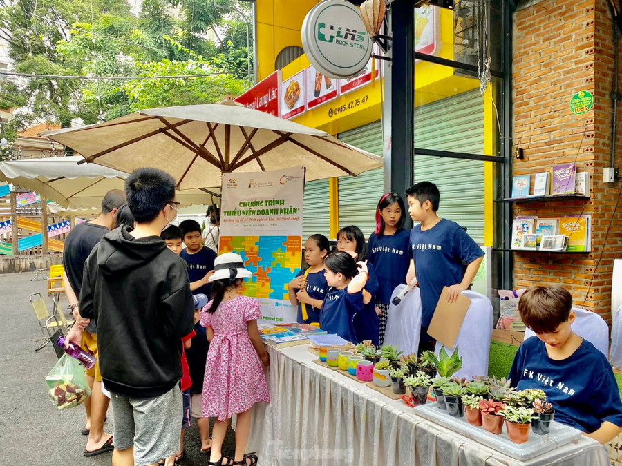 Nhiều không gian vui chơi dành cho các em nhỏ tại đường sách cà phê.