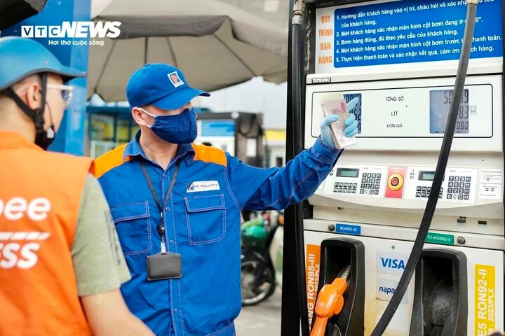 Giá xăng dầu hôm nay dự báo tiếp tục tăng. (Ảnh minh họa: Công Hiếu).