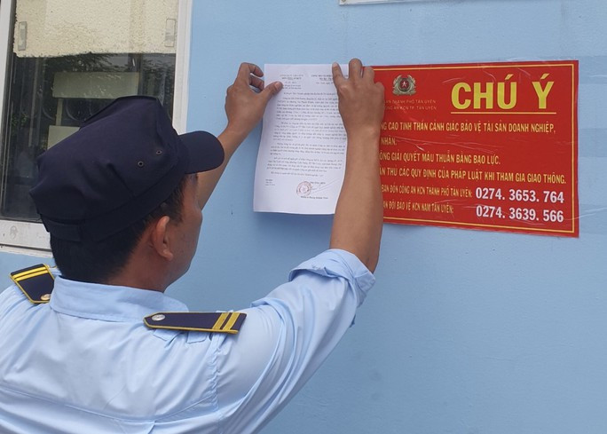 Dán thông báo tìm tung tích nạn nhân tại các doanh nghiệp Dán thông báo tìm tung tích nạn nhân tại các doanh nghiệp