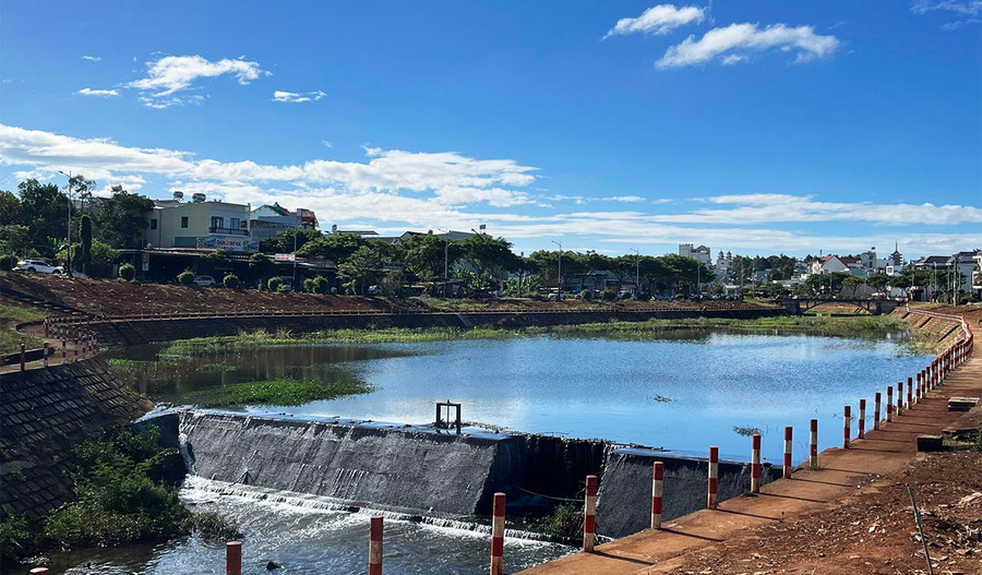 Bộ Nông nghiệp và PTNT quy hoạch, xây dựng, vận hành các công trình, hệ thống công trình thủy lợi, công trình cấp nước nông thôn và bảo đảm về an toàn đập, hồ chứa thủy lợi thuộc phạm vi quản lý theo các quy định về khai thác, sử dụng tài nguyên nước. Ảnh: Phương Vi