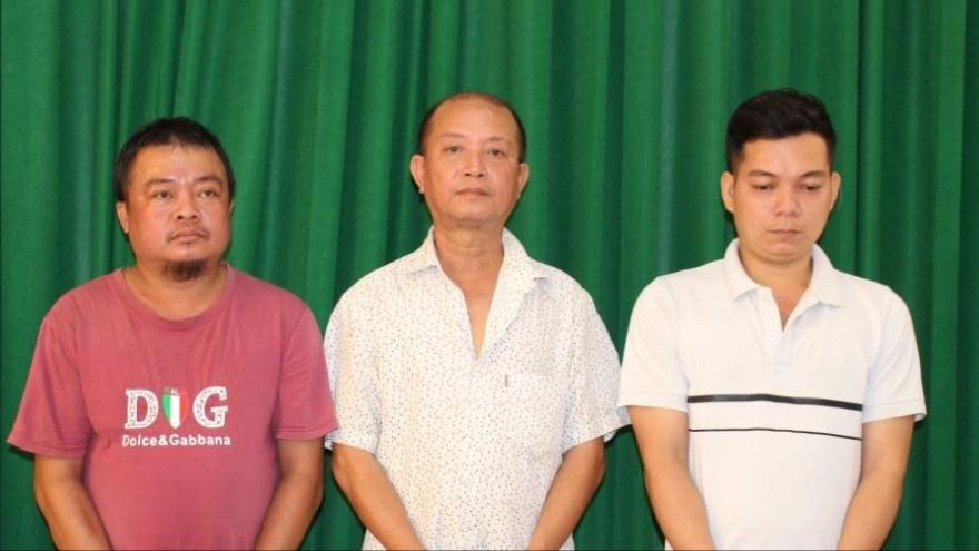 Nhóm đối tượng tại công an.