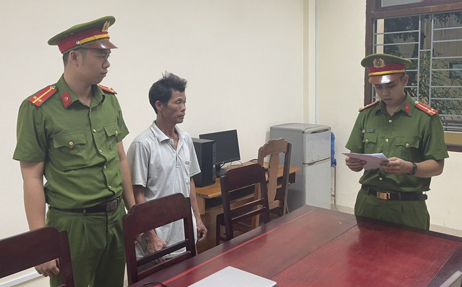 Đối tượng Hoàng Văn Tám tại cơ quan Công an. Ảnh: Hoàng Vũ Đối tượng Hoàng Văn Tám tại cơ quan Công an. Ảnh: Hoàng Vũ